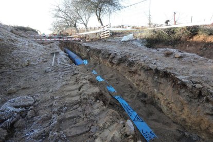 Obras de abastecimiento en uno de los pueblos de la comarca del Bierzo.