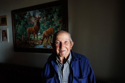 Otilio Andrés Alonso, de Calzada del Coto, conoció el Sáhara español como soldador en los años 60.