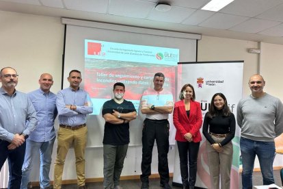 Las dos investigadoras encargadas de la formación y los agentes participantes.