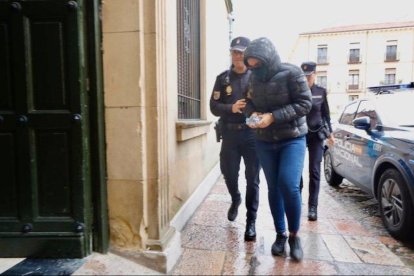 La acusada, a su llegada a la Audiencia Provincial durante uno de los días del juicio