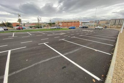 Aparcamientos junto a las piscinas de La Palomera