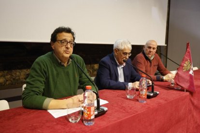 Los miembros de Unidad Leonesa y Conceyu presentaron SOS León.