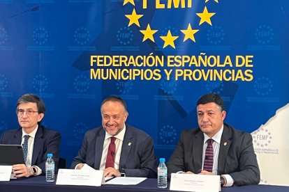 Gerardo Álvarez Courel participa en la FEMP en Madrid.