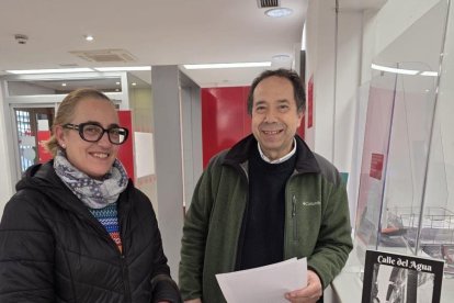 Castelao en la oficina bancaria haciendo el ingreso.