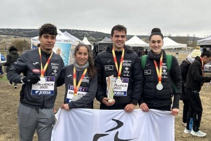 El relevo mixto del Sprint León logra la plata en el Nacional de cross.