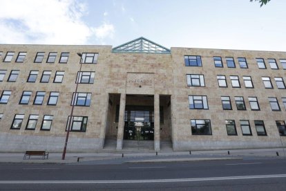 Fachada de los juzgados de León.