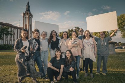 Soraya Ramos Gómez, Joana García Rodríguez, Ana María Senén Blanco, Mª Anunciación Valladares Ferreras, María Elena Rodríguez Barriocanal, Paula Lobejón, Silvia García García, María Luz García Fernández, Lorenzo García Jimeno, Nieves Sal Suárez y con la participación especial de la actriz y productora leonesa Chiti Abraira.