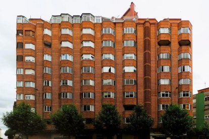 Avda. Reino de León, número 2.