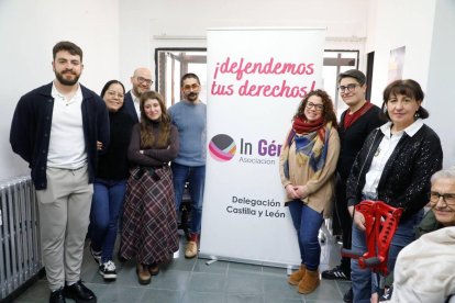 El equipo de In Género en León durante la inauguración de la nueva sede en Padre Isla, 36.