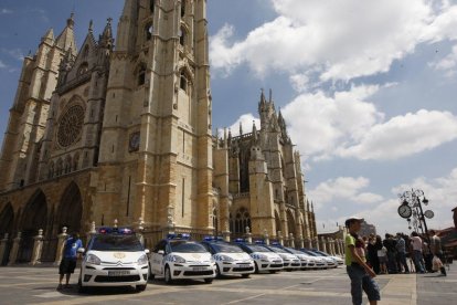 Imagen de archivo de la presentación de una patrulla de vehículos de la Policía Local.