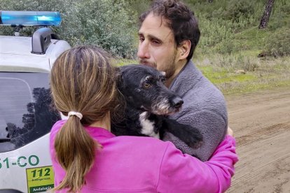 <p>Boro, el perro de una de las heridas en el accidente de trenes de Adamuz (Córdoba) del pasado domingo, ha sido finalmente encontrado y recuperado este jueves después del llamamiento efectuado por la familia de la dueña y su búsqueda por varios servicios y particulares. El servicio contra incendios de Andalucía Infoca ha informado de que el can ha sido localizado por un grupo de bomberos foresta