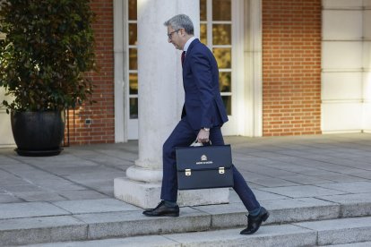 Arcadi Espada, nuevo ministro de Hacienda, llega al Palacio de la Moncloa.