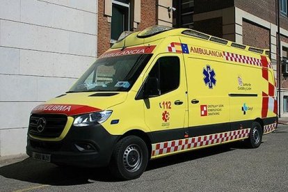 Archivo - Imagen de archivo de una ambulancia del Sacyl.