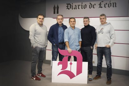 Óscar Díez, Juan Simón, Ángel Fraguas, José Antonio Pérez y Raúl Castro, los protagonistas de 'El VARDiario de León'.