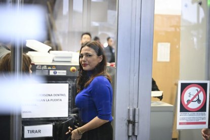 La actriz Elisa Mouliáa en una de sus comparecencias en el juzgado. EFE/ Fernando Villar.