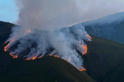 Incendio entre Guímara y Chano.