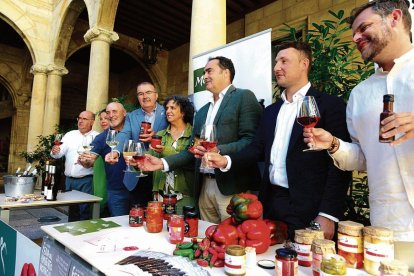 Presentación de la 41ª Feria del Pimiento Morrón de Fresno de la Vega en el Palacio de los Guzmanes.