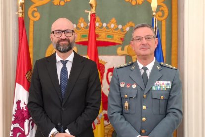 El coronel jefe de la Guardia Civil de León, Julio Andrés Gutiérrez, pasa a la reserva tras 42 años de servicio
