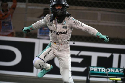Nico Rosberg celebra su título mundial.