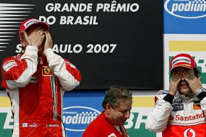 Alonso, que en diversas fases llegó a ser campeón, acabó en el tercer puesto final de la carrera, muy alejado de los dos coches de Ferrari, dominadores absolutos del último capítulo de la temporada.
