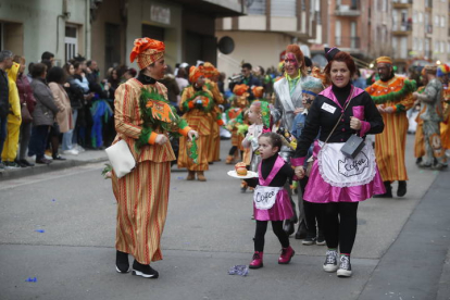 Pequeños y mayores rebosaron imaginación en la celebración bañezana de este lunes. RAMIRO