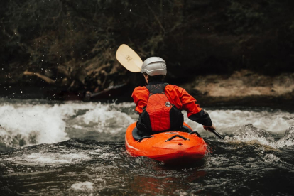 Dónde hacer kayak en León: Rutas y zonas para disfrutar de sus ríos