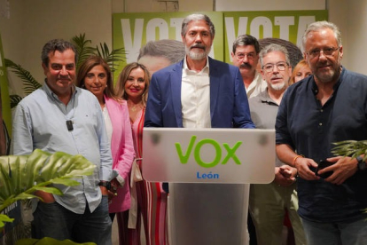 Los candidatos al Congreso y al Senado de Vox comparecen tras las elecciones del 23-J. J. NOTARIO