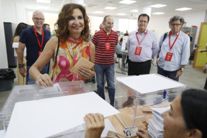 La vicesecretaria general del PSOE y número uno por Sevilla, María Jesús Montero. JOSÉ MANUEL VIDAL