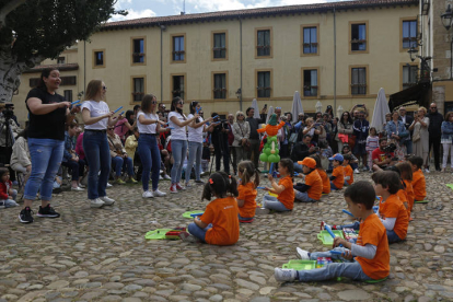 Musizón al rescate en la Plaza del Grano. F. Otero Perandones.