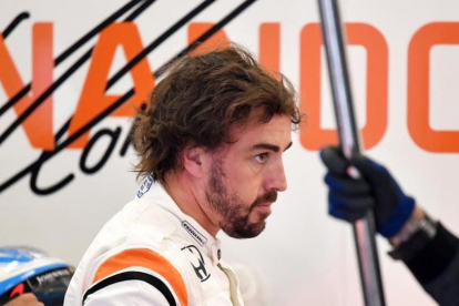 Fernando Alonso, tras una sesión de entrenamiento, este sábado en Silverstone.