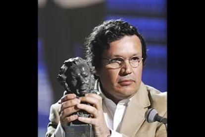 La película argentina «Iluminados por el fuego», de Tristán Bauer, obtuvo el premio a la Mejor Película de Habla Hispana. El filme retrata la guerra de las Malvinas.