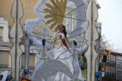 La Bañeza se encuentra en el ecuador de sus fiestas carnavaleras, pero si lo que ya ha pasado ha sido espectacular, lo mejor está aún por llegar. RAMIRO