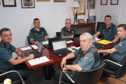 El coronel jefe de la Comandancia de la Guardia Civil en León tiene un equipo de cinco oficiales J. NOTARIO