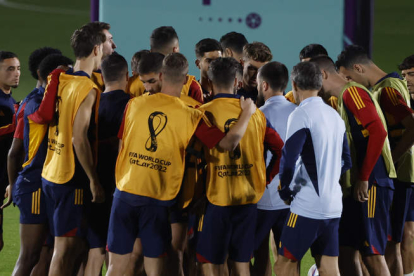 La selección española se conjuró en el último entrenamiento antes de debutar hoy con Costa Rica. J. MARTÍN