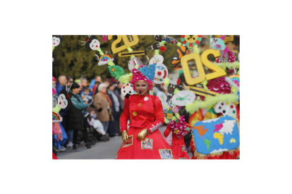 Participaron en el desfile la Peña No lo veo, la Peña Pimentón Picante, la peña Lección de Humor, la peña La Corona, el grupo el Secreto del Puente Boeza, Equipo Utopía, el grupo el Patio Escuela de Artistas, el colegio Campo de los Judíos, la Asociación Cultural Vegandres, el grupo Amigos Flores Existe y el grupo El Gallinero. LUIS DE LA MATA