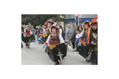 Participaron en el desfile la Peña No lo veo, la Peña Pimentón Picante, la peña Lección de Humor, la peña La Corona, el grupo el Secreto del Puente Boeza, Equipo Utopía, el grupo el Patio Escuela de Artistas, el colegio Campo de los Judíos, la Asociación Cultural Vegandres, el grupo Amigos Flores Existe y el grupo El Gallinero. LUIS DE LA MATA