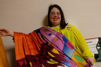 La primera diseñadora española con síndrome de Down, Lady Isabel, inaugura una serie en el Diario de León de doce experiencias de superación en la provincia. Uno cada mes. Tras diez años de desfiles, Isabel quiere centrar su proyecto en León. FERNANDO OTERO