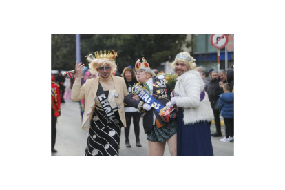 Participaron en el desfile la Peña No lo veo, la Peña Pimentón Picante, la peña Lección de Humor, la peña La Corona, el grupo el Secreto del Puente Boeza, Equipo Utopía, el grupo el Patio Escuela de Artistas, el colegio Campo de los Judíos, la Asociación Cultural Vegandres, el grupo Amigos Flores Existe y el grupo El Gallinero. LUIS DE LA MATA