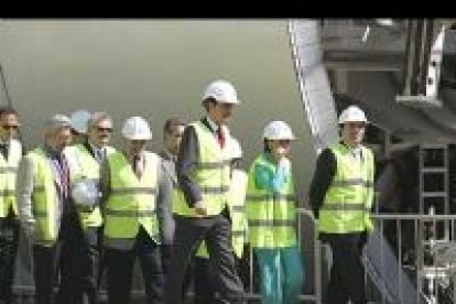 El presidente del Gobierno visitó el inicio de las obras de los túneles de Pajáres, con los que León se suma a la alta velocidad, y anunció la creación de un centro de transortes ferroviario en Onzonilla.