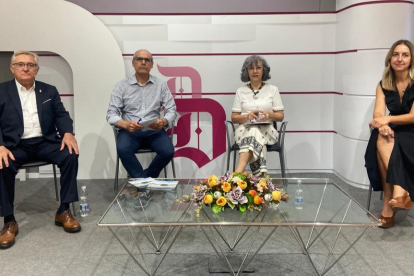 David Fernández (alcalde de Valverde de la Virgen), Francisco Javier Álvarez (alcalde de Santa Marina del Rey), Carmen Tapia (moderadora y periodista) e Inmaculada Villa González (gerente de León Club de Golf). RAMIRO