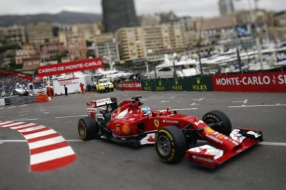 Alonso, durante los entrenamientos libres en Mónaco.