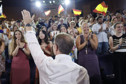 Feijóo durante un acto de la campaña electoral, ayer en Valencia. BIEL ALINO
