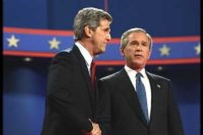 El presidente de los EE. UU. y el candidato demócrata, John Kerry, han celebrado el primer debate electoral de los tres que se celebrarán hasta las elecciones del 2 de noviembre.