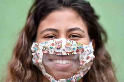 Beneficios de usar mascarillas transparentes para protegerte del virus