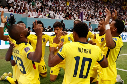 Ecuador celebra un gol frente a Catar en el primer partido del Mundial. ALBERTO ESTÉVEZ