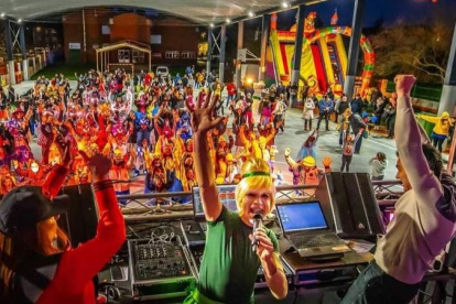 La fiesta no puede faltar en Cubillos del Sil estos días de Carnaval. El desfile del Sábado de Piñata es uno de los más importantes que se celebran en el Bierzo. DL