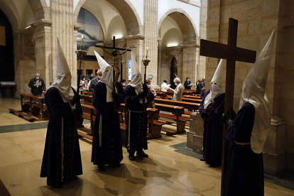 El Silencio celebró el Vía Crucis Leonés cantado. MARCIANO PÉREZ