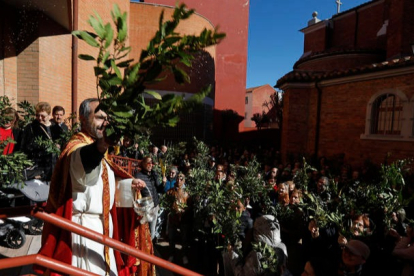 El Perdón celebró ayer un acto multitudinario de Los Ramos en la Iglesia de San Francisco de la Vega. FERNANDO OTERO