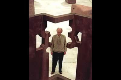 Chillida fue fundamental en la liberación del empresario José María Aldaia de las manos de ETA, del que pidió su liberación desde mayo del 95 hasta abril del 96, todos los días a la misma hora.