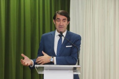 Suárez Quiñones durante su intervención en el I Congreso sobre la Economía del Bierzo organizadas por el DIARDIO DE LEÓN. L. DE LA MATA